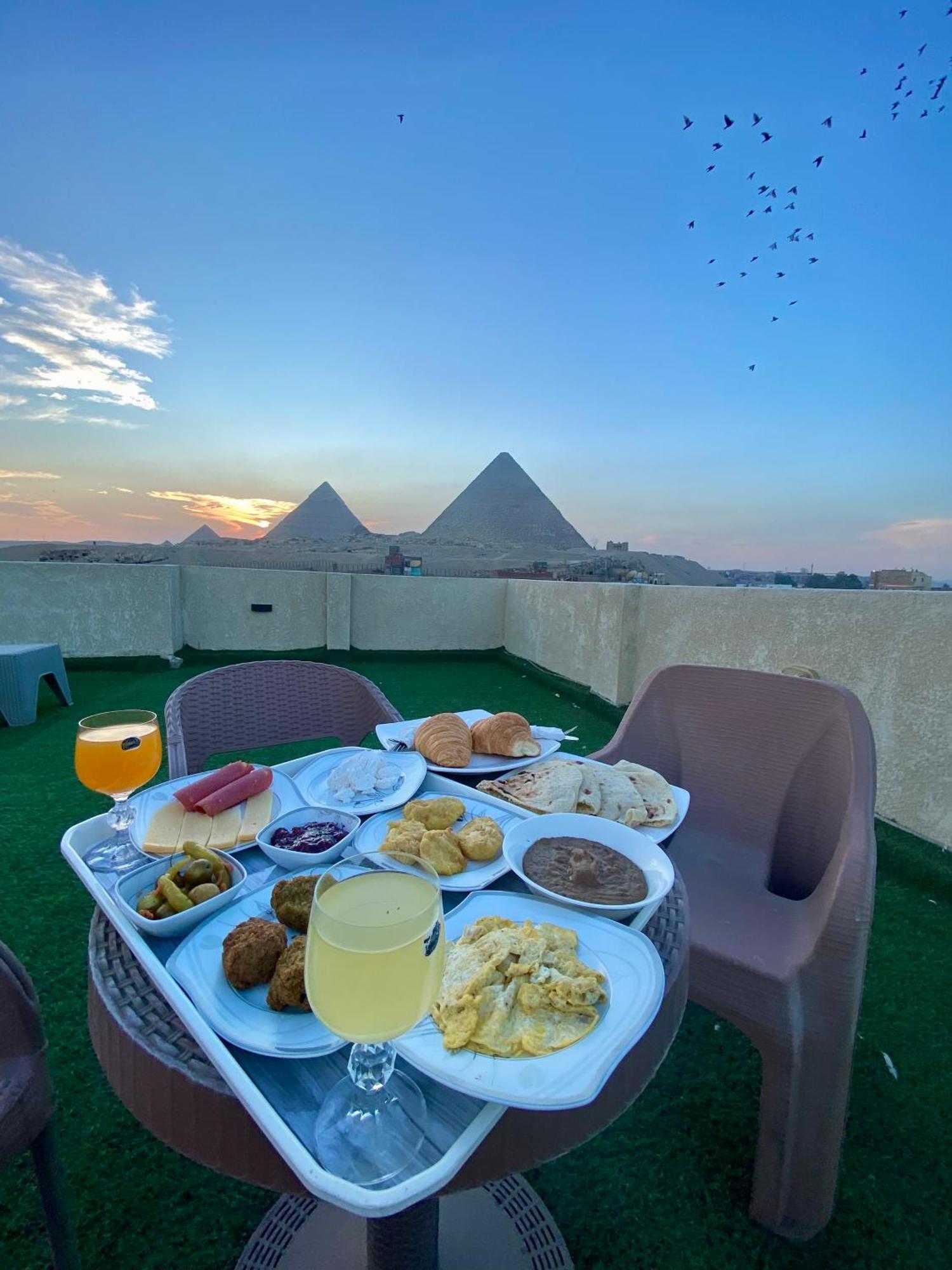 Isis Pyramids View Inn Kafret el-Gabal エクステリア 写真